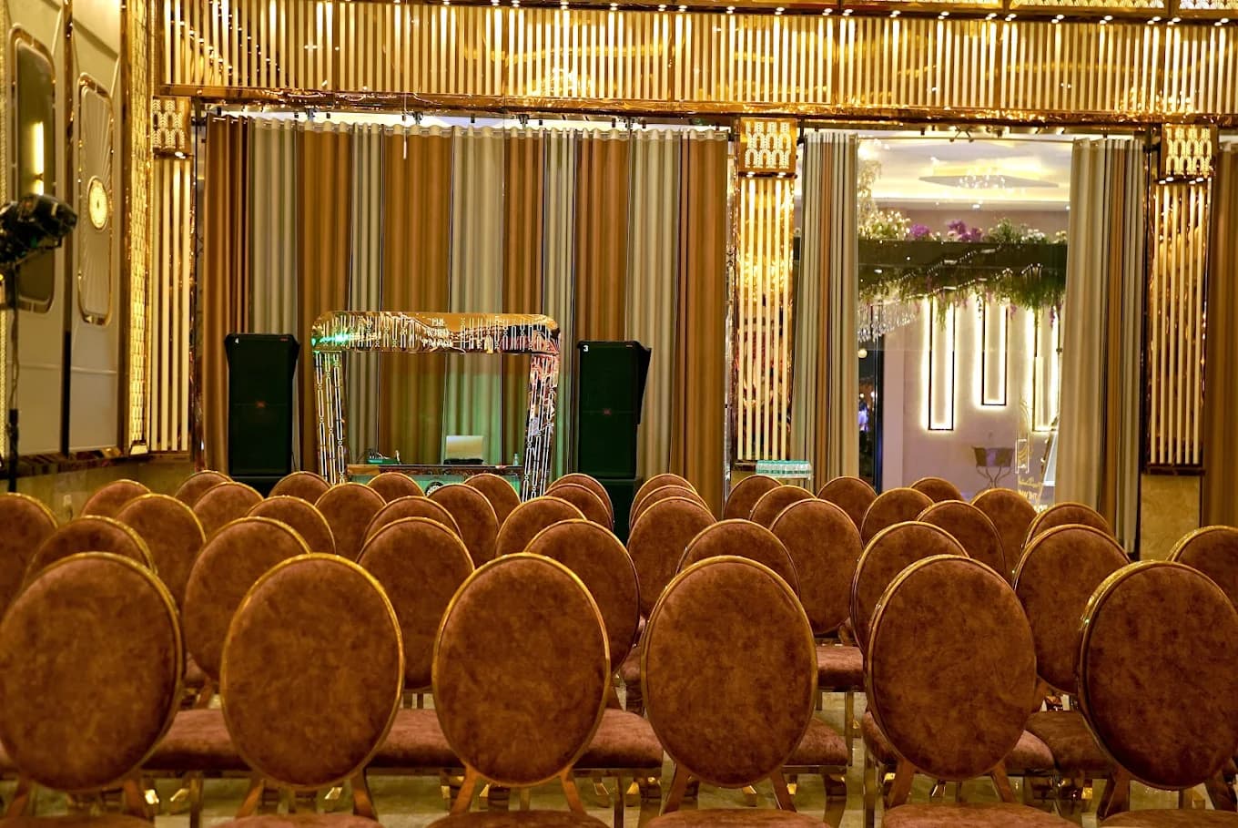 THE WHITE PALACE — photo 12