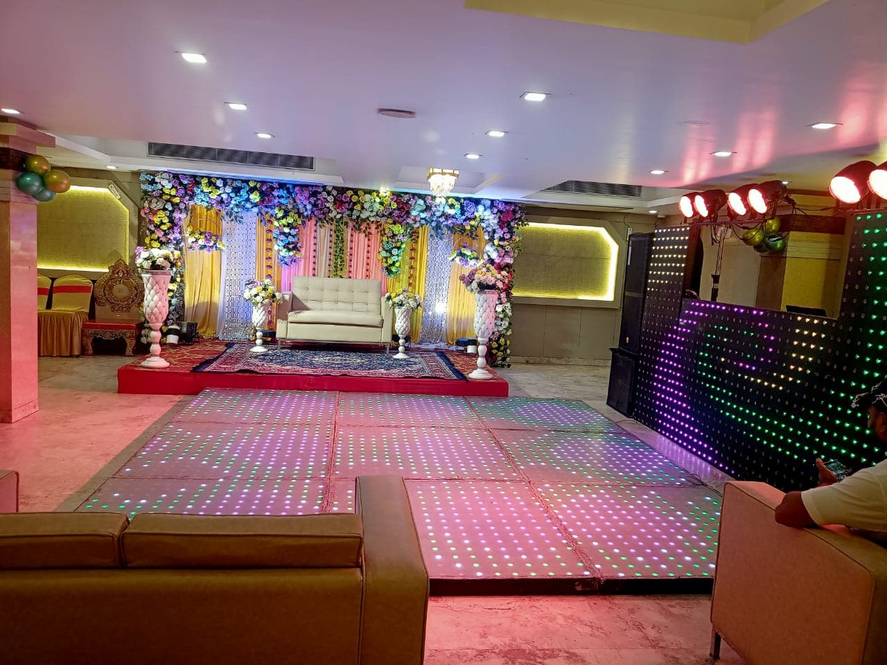 Hotel O Pearl Banquet Hall is a budget event and lodging venue located at House No. 258, Patliputra Colony (Near Gosaitola Shiv Mandir), Patna, Bihar 800013.Key DetailsAddress: Plot No. 258, Patliputra Colony, near Gosaitola Shiv Mandir, Patna, Bihar - 800013Capacity: Accommodates mid-sized gatherings and events (around 60 to 250 guests).Timings: Open 24 hours; standard hotel check-in is at 12:00 PM and check-out is at 11:00 AM.Facilities: Offers air-conditioned event spaces and guest rooms for visitors and small functions.If you'd like, let me know:What type of event you are planning (birthday, wedding, meeting)Your expected guest countIf you need help with booking details or contact numbersOYOHotel O by OYO Pearl Banquet Hall, Flagship Patna, Book @ ₹1246Plot no- 258 ,Patliputra Colony Near Gosaintola Shiv Mandir Patna, Patna. View on map. Date of travel & guests. Today - Tomorrow. 12:00 PM - 11:00 AM. 1 Room1 G...WeddingWire.inPearl Club Banquet & Guest House, Patna - Venue - Patliputra Colony* Hotel Mani International & Banquet Hall. Danapur, * Hotel Grand Empire. 4.7 (3) · Khajpura, * 9to9 Banquet & Conference Hall. Fraser Road Area, * City Palace,GoibiboHotel O Pearl Banquet Hall Patna - Reviews, Photos & Offer - GoibiboHotel O Pearl Banquet Hall. https://www.goibibo.com/hotels/o-pearl-banquet-hall-hotel-in-patna-297889802503139519/. Patliputra Colony, Patna. 8.4 km drive to Ja...JustdialBook Pearl Banquet Hall in Patliputra,Patna - Best Hotels near ...Pearl Banquet Hall in Patliputra,Patna listed under Hotels in Patna. Rated 4.0 based on 216 Customer Reviews and Ratings with 11 Photos. Check In-room Amenities...WedMeGoodPearl Club Banquet And Guest House | Wedding Venue Cost - WedMeGoodPearl Club Banquet And Guest House. --. No Reviews. Location. Patliputra Colony, Patna. Location. North Sri Krishna Puri, Patna, Bihar, India. pax. 60 ‑ 250 pax...Wedding.netPearl Club Banquet & Guest House - venue in PatnaPearl Club Banquet & Guest House is one of the most popular hotels for vacationers and business travelers. For local residents there are offers for holding a va...